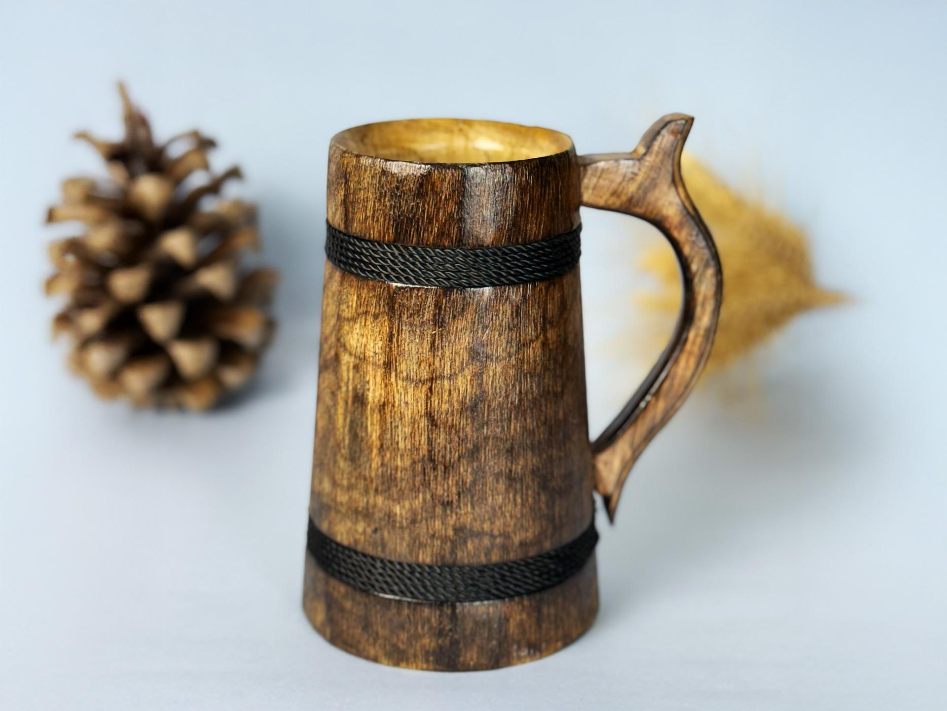 this is the beautiful and best handcrafted wooden beer mug for beer lovers and home decor lovers made of eco friendly mango wood and packed in eco friendly plastic free packaging. Buy the best quality handcrafted wooden beer mug on agrrro.com.