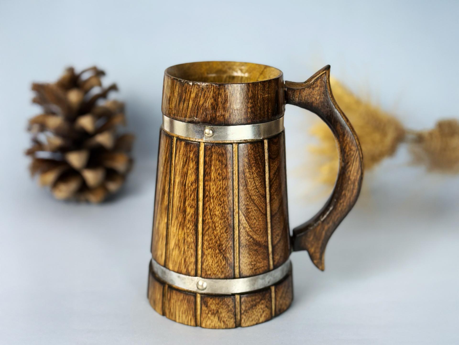 this is the beautiful and best handcrafted wooden beer mug for beer lovers and home decor lovers made of eco friendly mango wood and packed in eco friendly plastic free packaging. Buy the best quality handcrafted wooden beer mug on agrrro.com.