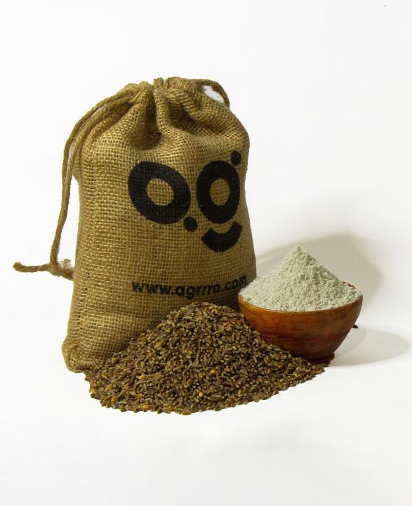 organic black wheat flour also known as organic kala gehu aata, organic wheat flour in a wooden bowl and eco friendly jute packaging on the side filled with organic black wheat flour. Buy best organic black wheat flour in India with plastic free eco friendly packaging now from agrrro.