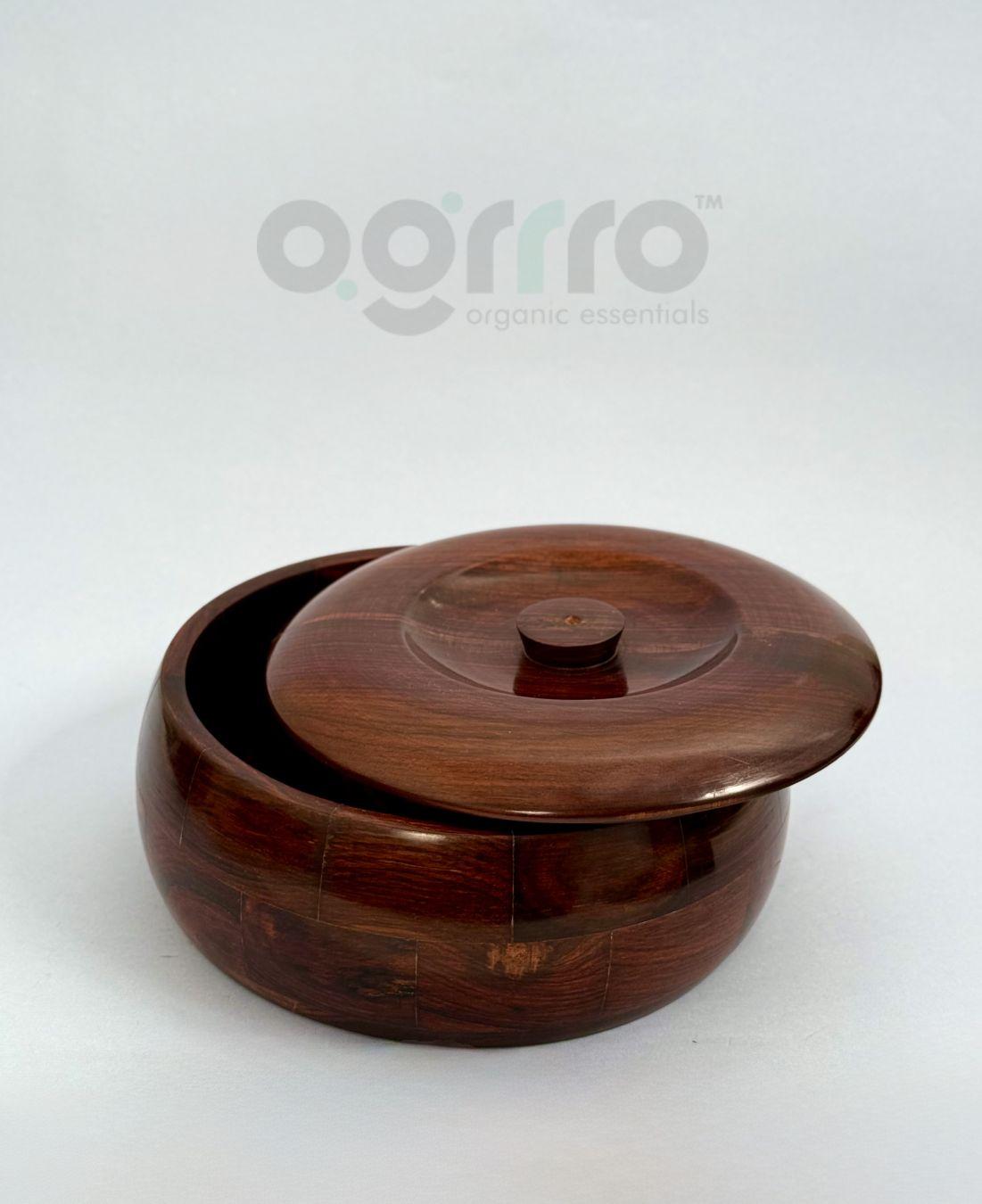 this is the beautiful and best handcrafted wooden chapati box, best handcrafted roti box for kitchenware lovers. Buy world's best handcrafted chapati box or roti box on www.agrrro.com. This is the best way to enjoy dinner with your loved ones.