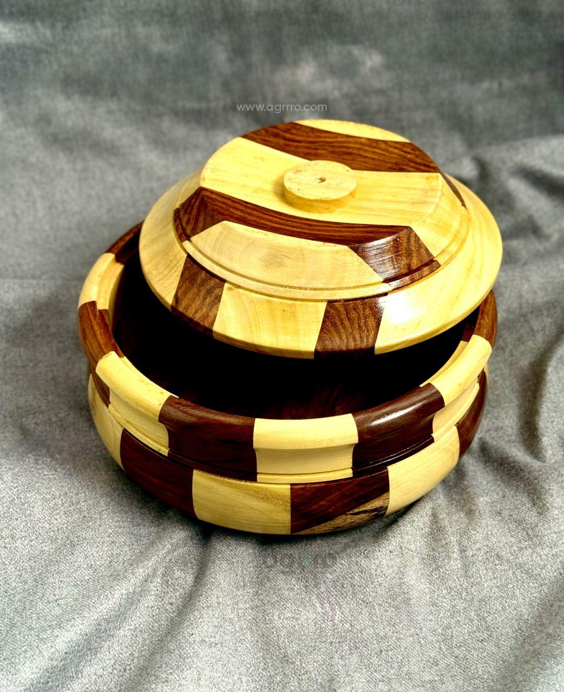 this is the beautiful and best handcrafted wooden chapati box, best handcrafted roti box for kitchenware lovers. Buy world's best handcrafted chapati box or roti box on www.agrrro.com. This is the best way to enjoy dinner with your loved ones.