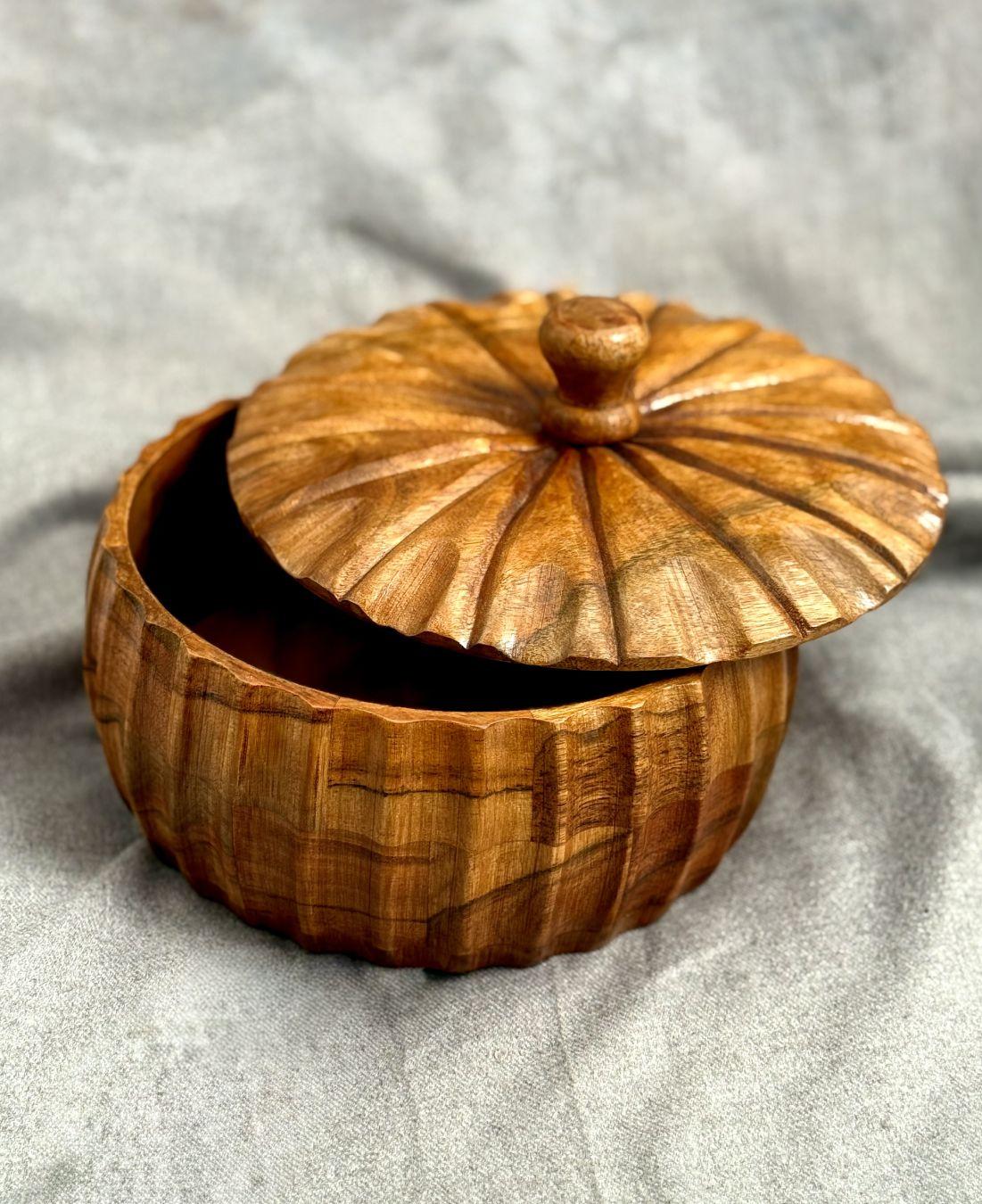 this is the beautiful and best handcrafted wooden chapati box, best handcrafted roti box for kitchenware lovers. Buy world's best handcrafted chapati box or roti box on www.agrrro.com. This is the best way to enjoy dinner with your loved ones.